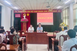 Chào cờ, sinh hoạt Chi bộ tháng 5 năm 2025