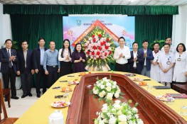 Đoàn công tác Tỉnh ủy, HĐND, UBND, Ủy ban MTTQ tỉnh chúc mừng Bệnh viện Sức khỏe tâm thần Hà Tĩnh nhân ngày Thầy thuốc Việt Nam