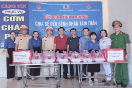 Bữa cơm tình thương chia sẻ đến bệnh nhân tâm thần .