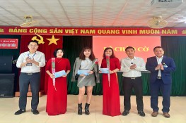 Chào cờ, sinh hoạt Chi bộ tháng 12 năm 2023.